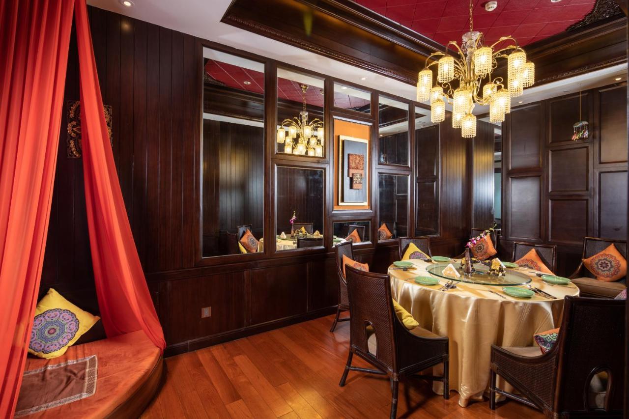 Отель Wyndham Grand Plaza Royale Colorful Yunnan Куньмин Экстерьер фото