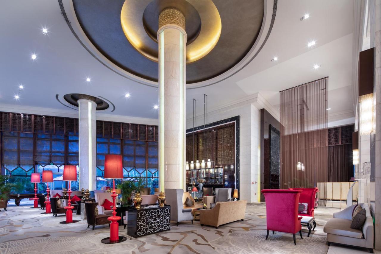 Отель Wyndham Grand Plaza Royale Colorful Yunnan Куньмин Экстерьер фото