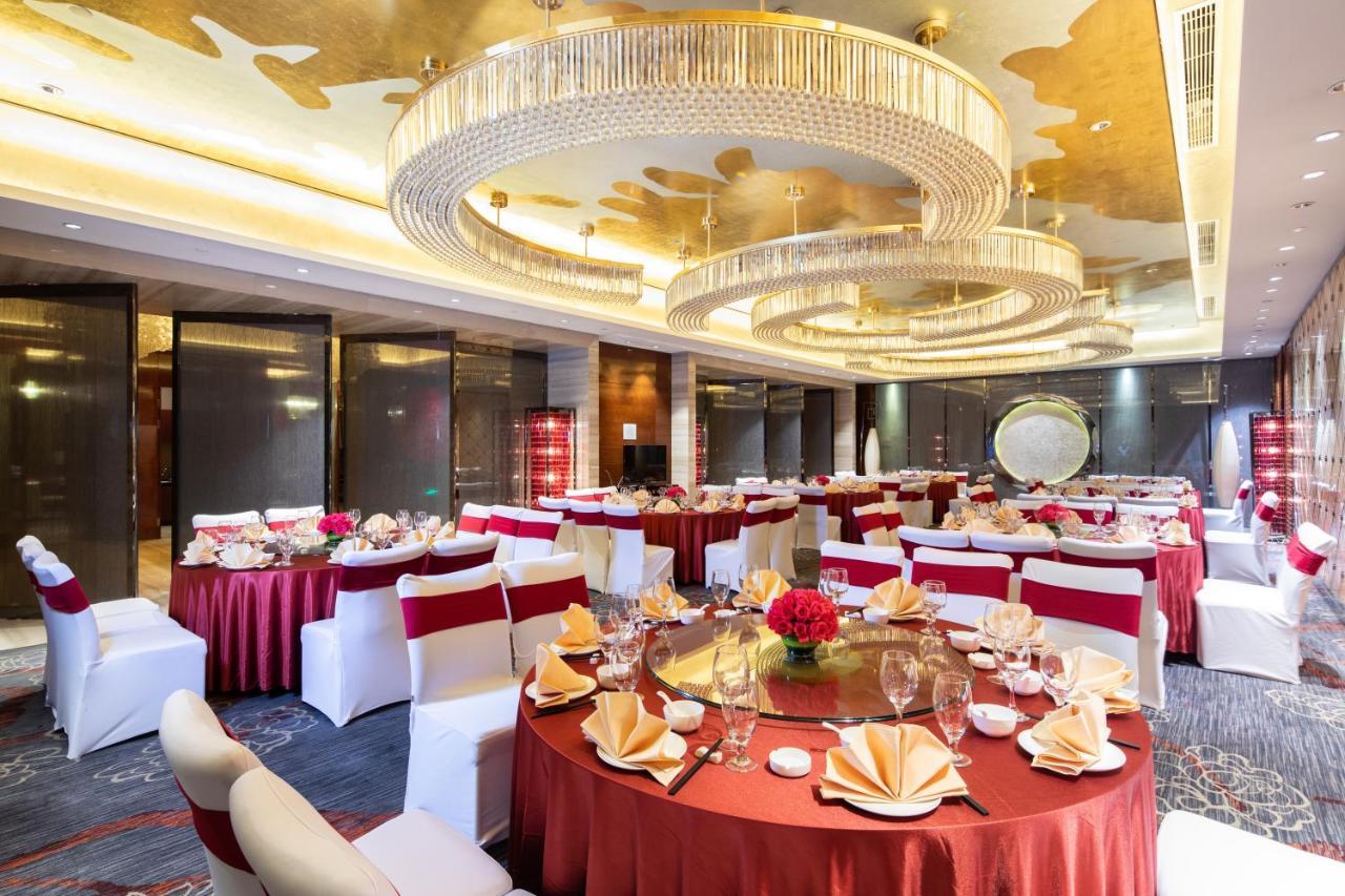 Отель Wyndham Grand Plaza Royale Colorful Yunnan Куньмин Экстерьер фото