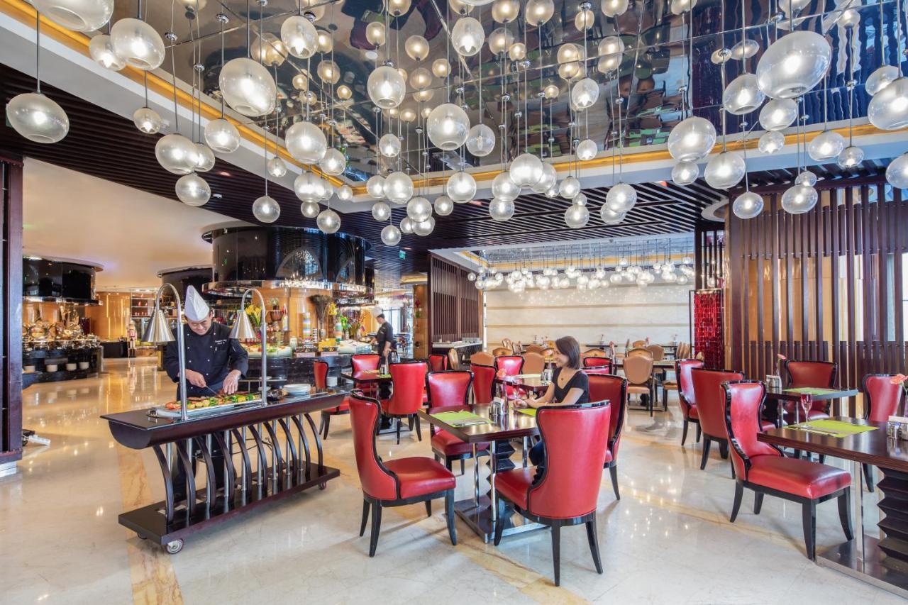 Отель Wyndham Grand Plaza Royale Colorful Yunnan Куньмин Экстерьер фото