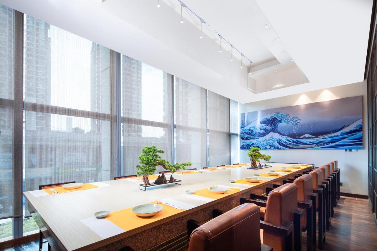 Отель Wyndham Grand Plaza Royale Colorful Yunnan Куньмин Экстерьер фото