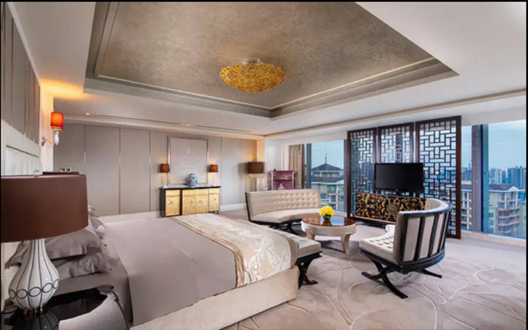 Отель Wyndham Grand Plaza Royale Colorful Yunnan Куньмин Экстерьер фото