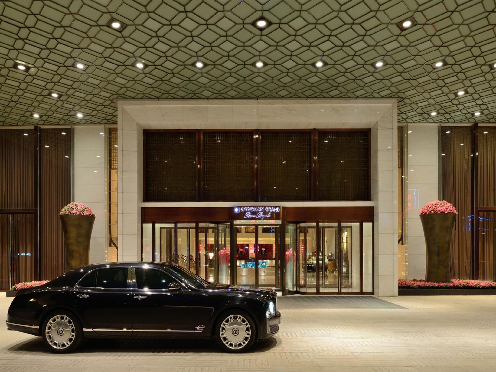 Отель Wyndham Grand Plaza Royale Colorful Yunnan Куньмин Экстерьер фото