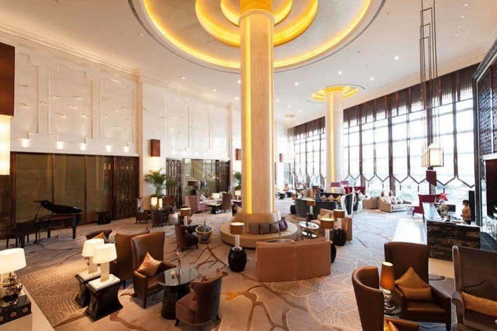 Отель Wyndham Grand Plaza Royale Colorful Yunnan Куньмин Экстерьер фото