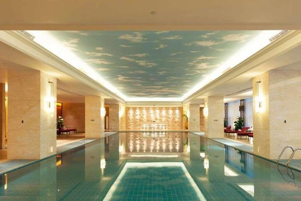 Отель Wyndham Grand Plaza Royale Colorful Yunnan Куньмин Экстерьер фото