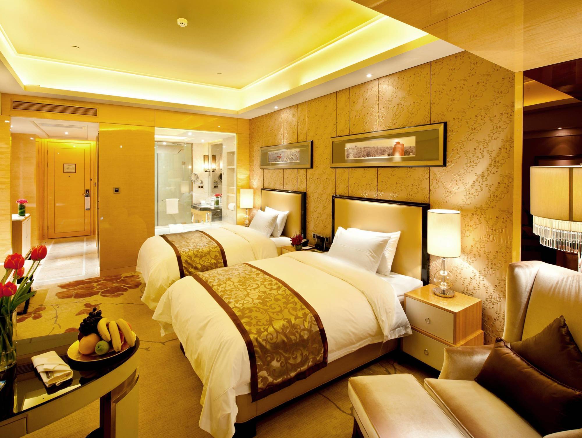 Отель Wyndham Grand Plaza Royale Colorful Yunnan Куньмин Экстерьер фото